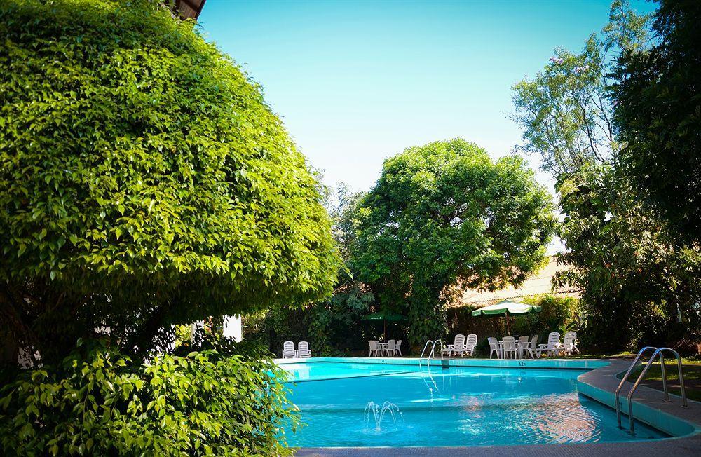 Hotel Hilltop แคนดี้ ภายนอก รูปภาพ