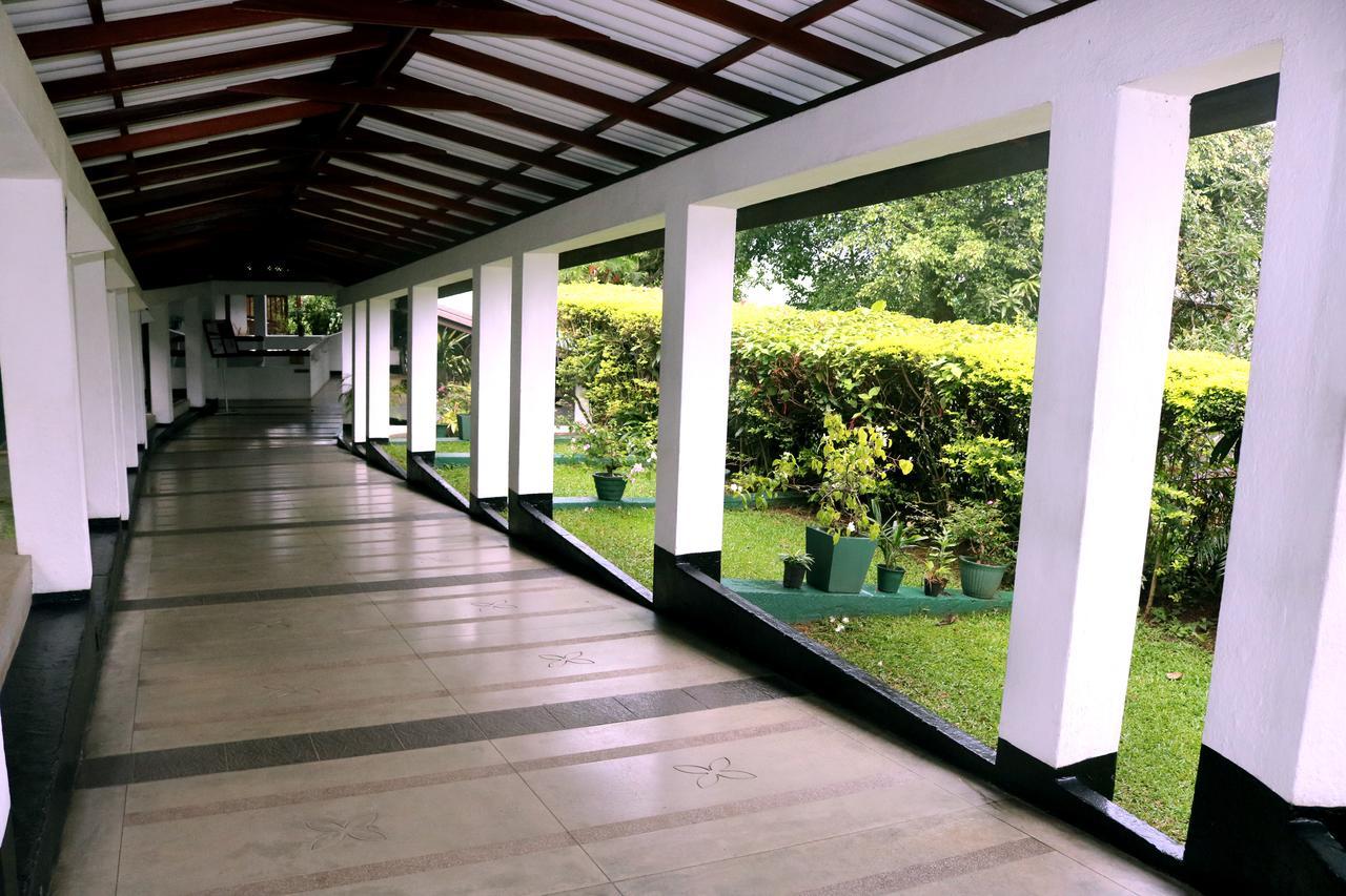 Hotel Hilltop แคนดี้ ภายนอก รูปภาพ