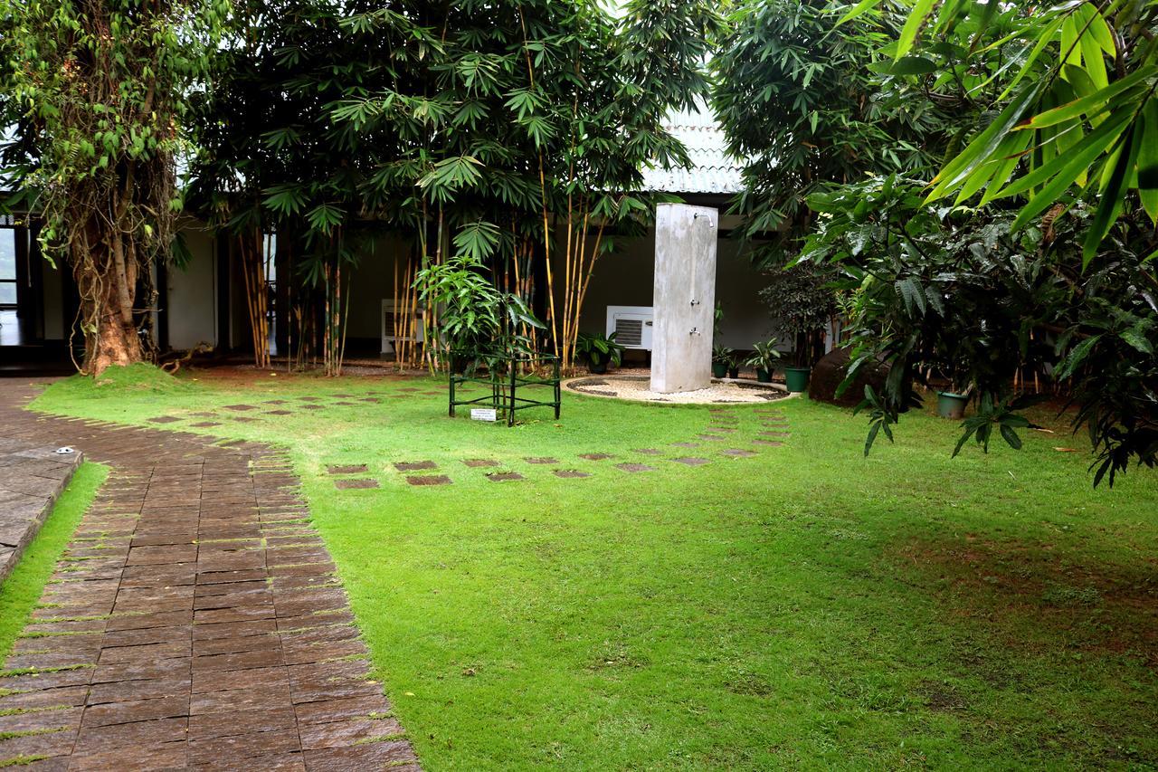 Hotel Hilltop แคนดี้ ภายนอก รูปภาพ