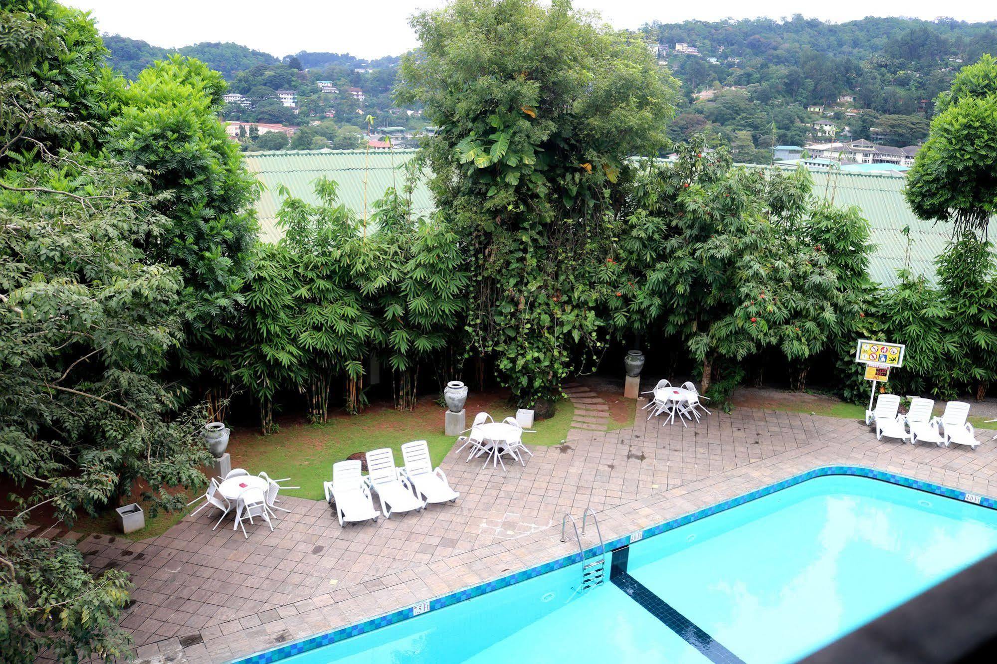 Hotel Hilltop แคนดี้ ภายนอก รูปภาพ
