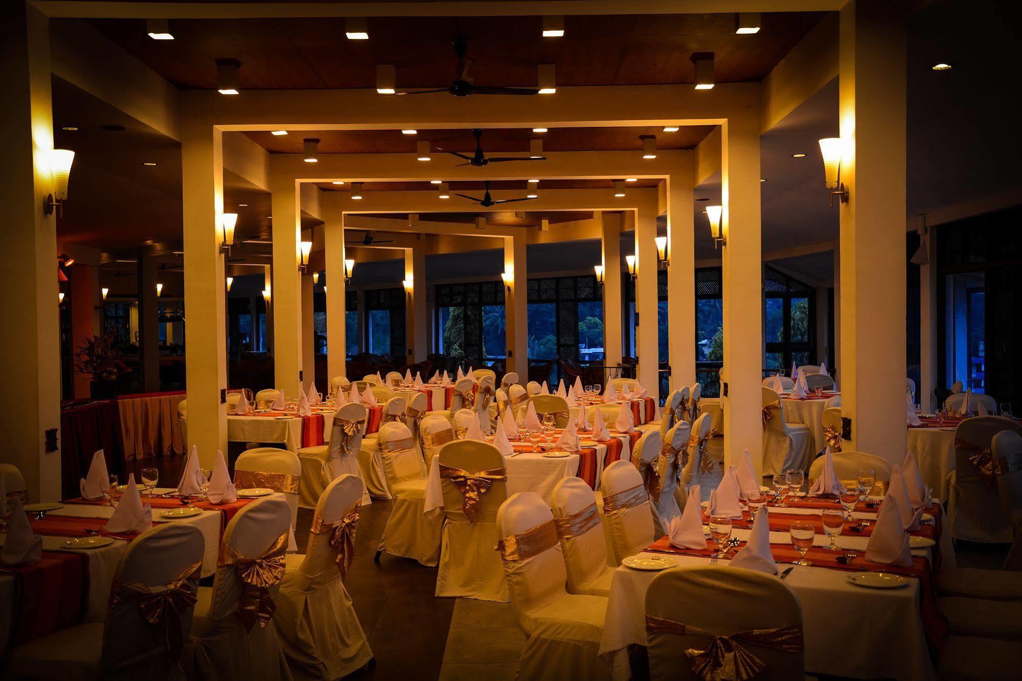 Hotel Hilltop แคนดี้ ภายนอก รูปภาพ