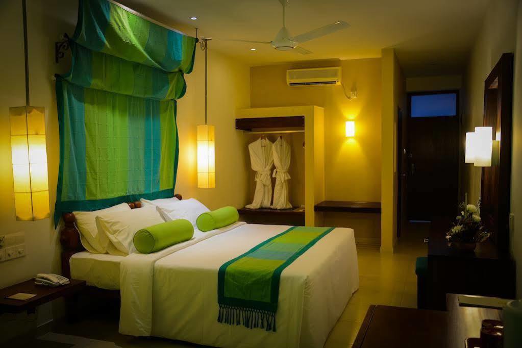Hotel Hilltop แคนดี้ ภายนอก รูปภาพ