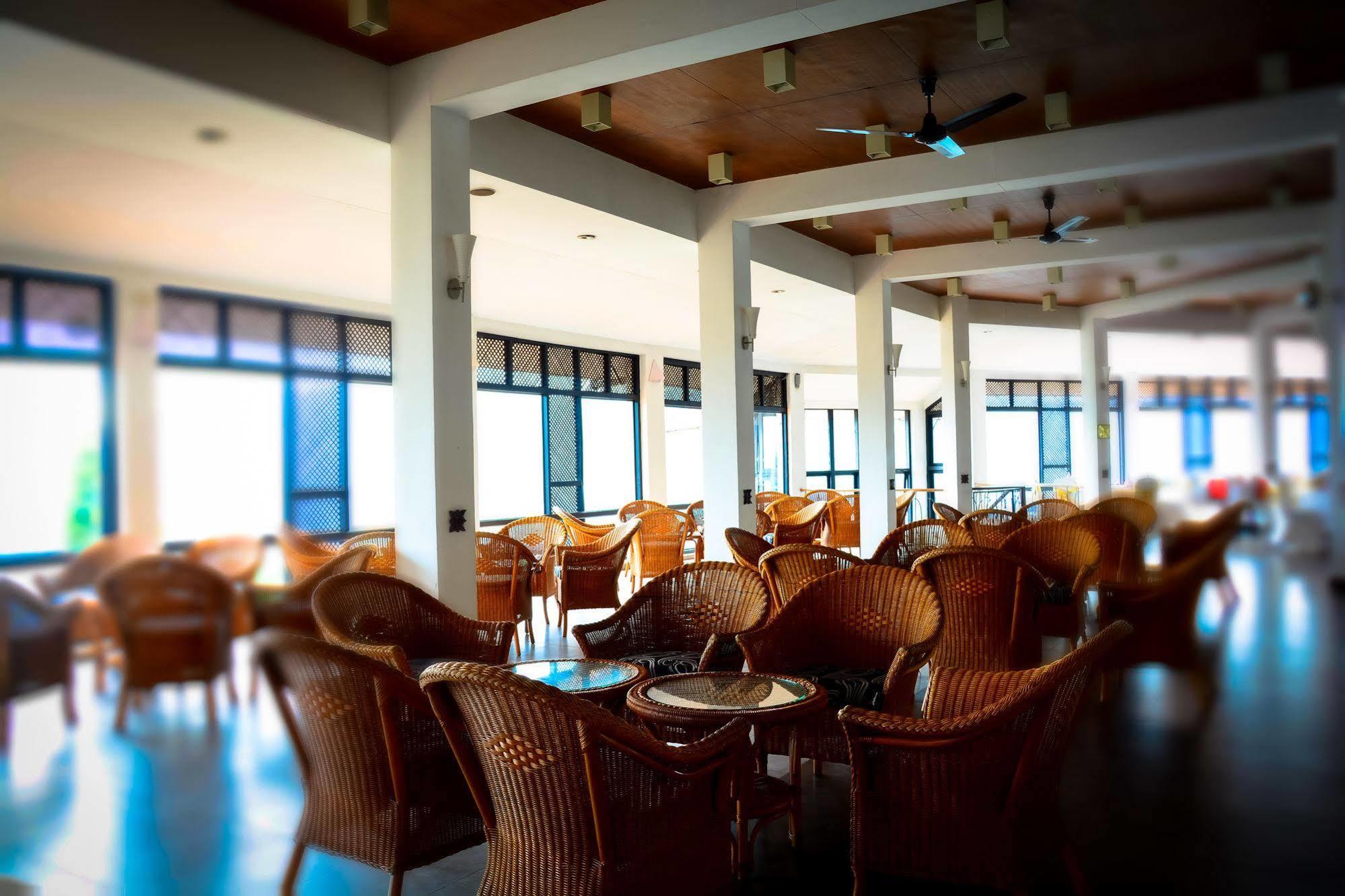 Hotel Hilltop แคนดี้ ภายนอก รูปภาพ