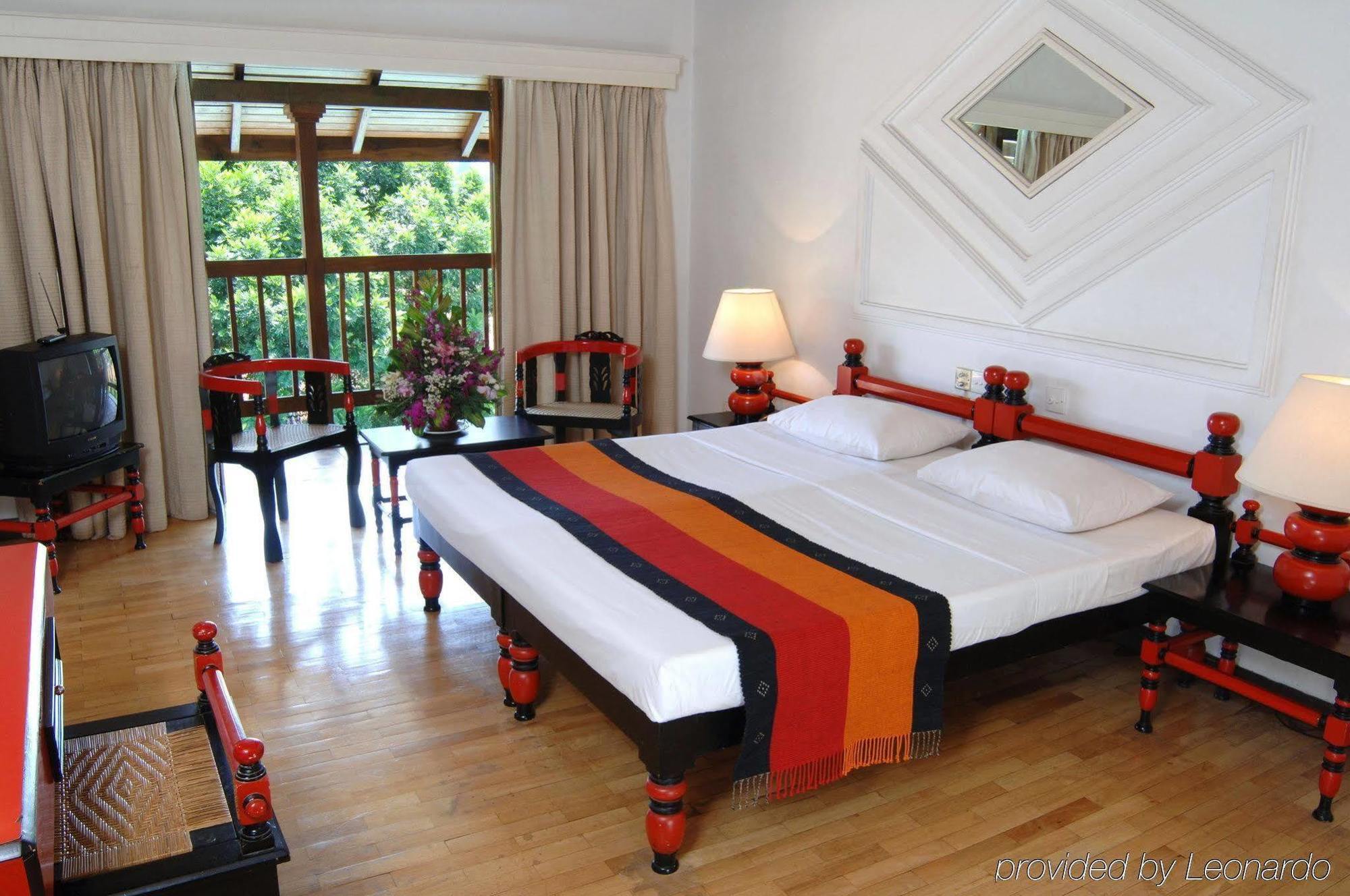 Hotel Hilltop แคนดี้ ภายนอก รูปภาพ