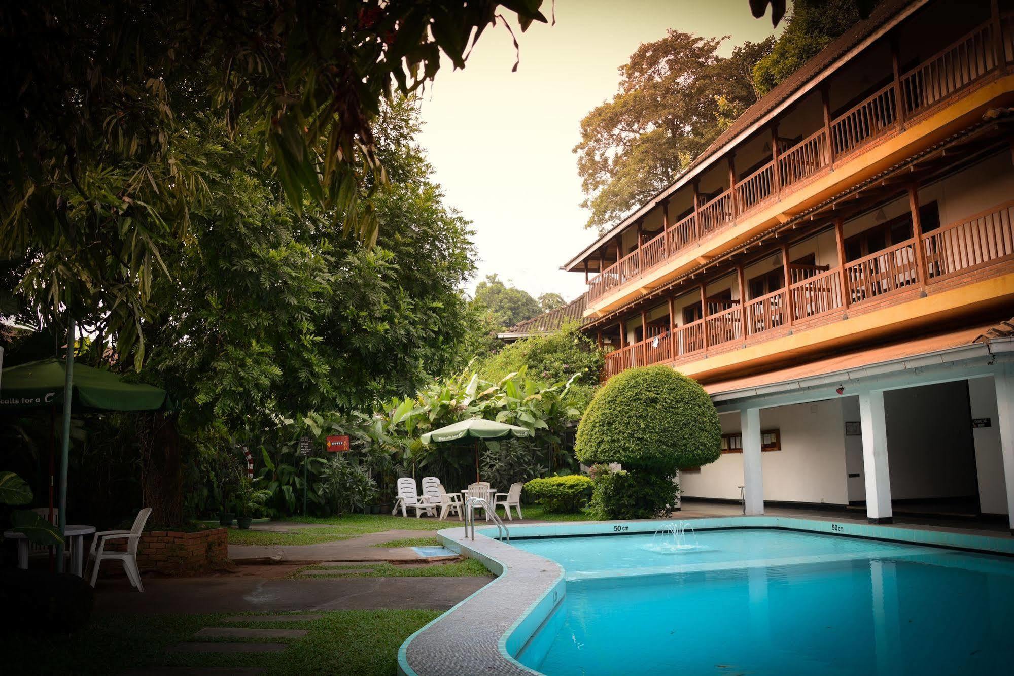Hotel Hilltop แคนดี้ ภายนอก รูปภาพ