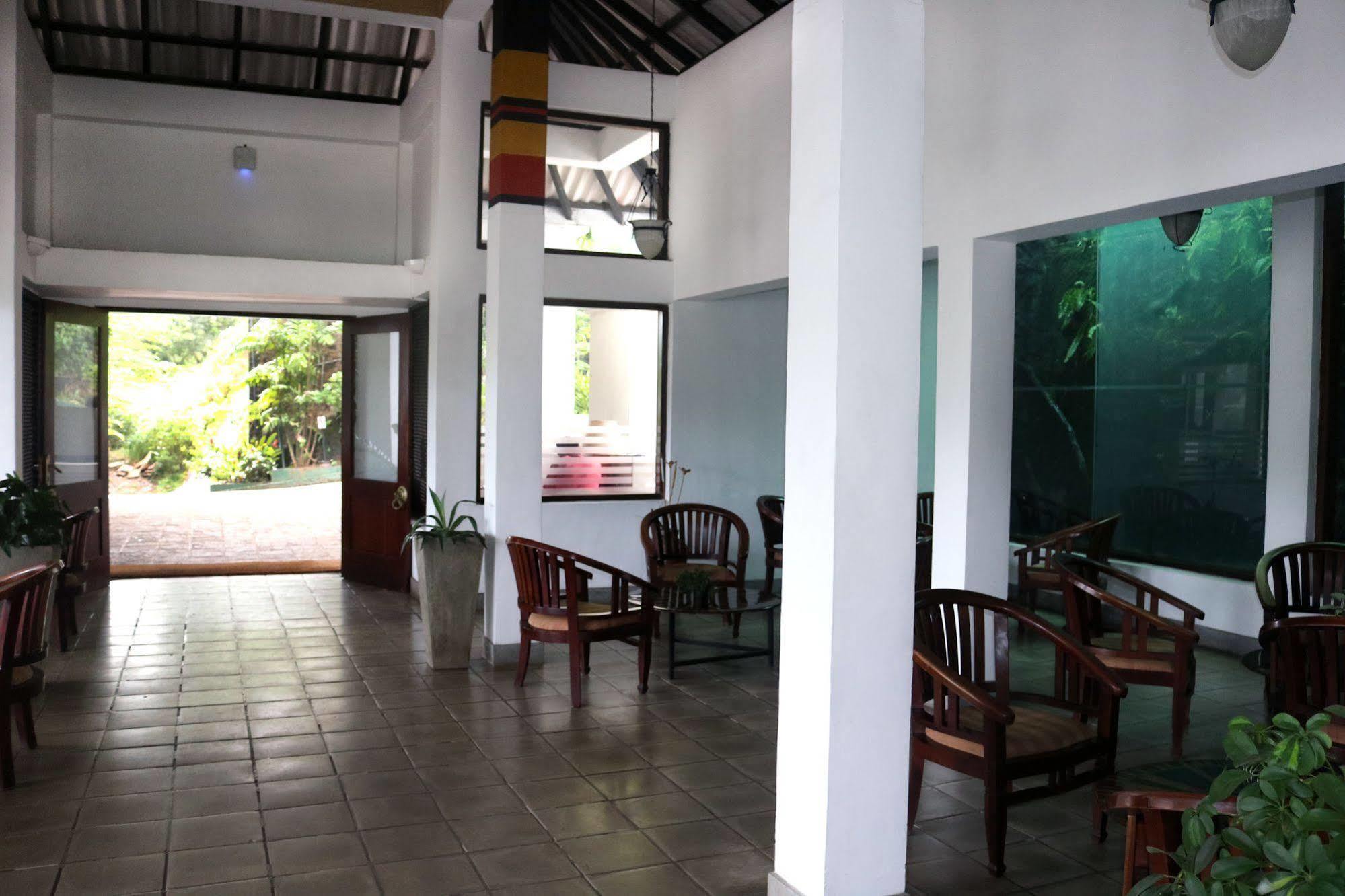Hotel Hilltop แคนดี้ ภายนอก รูปภาพ