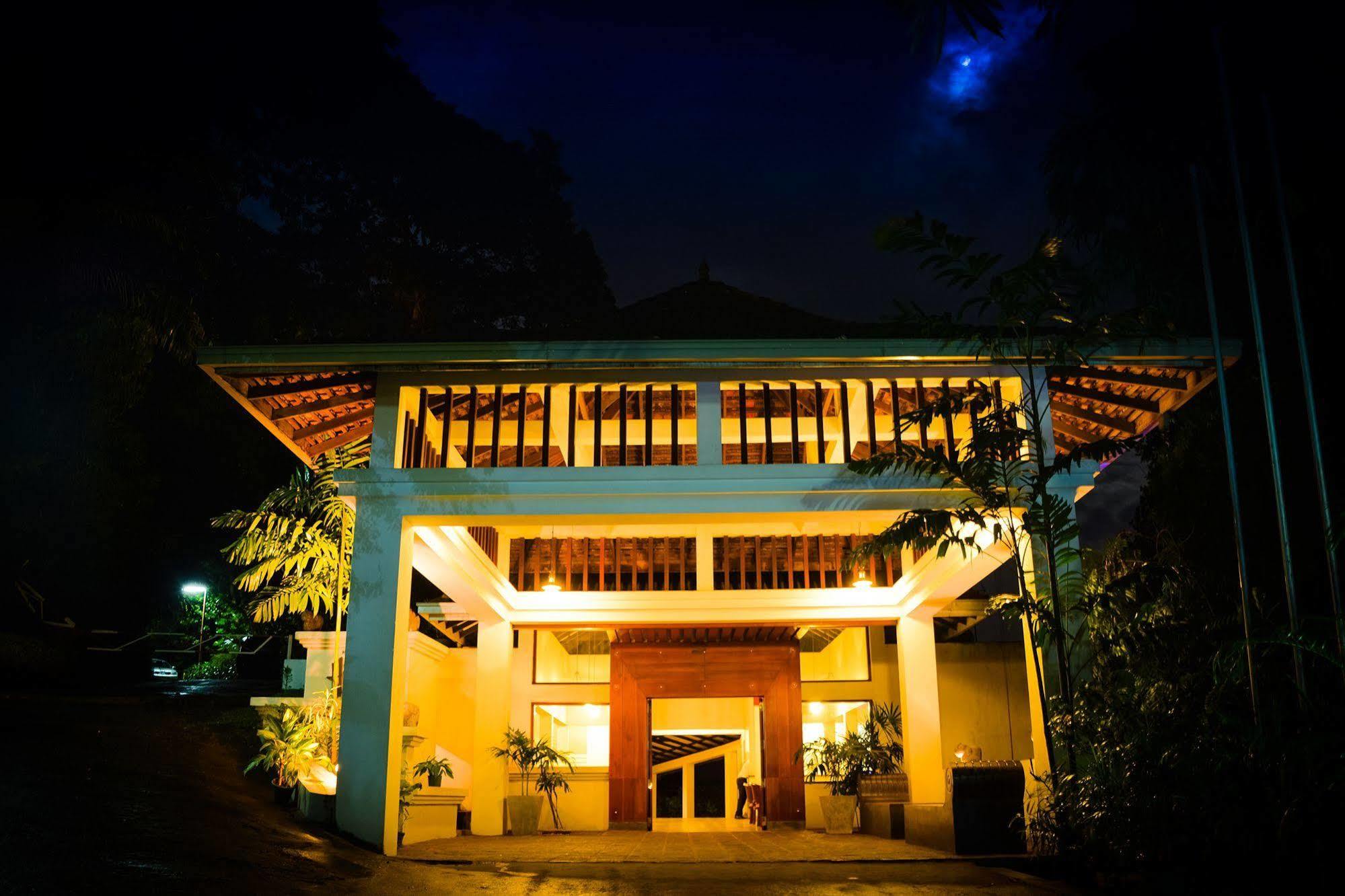 Hotel Hilltop แคนดี้ ภายนอก รูปภาพ