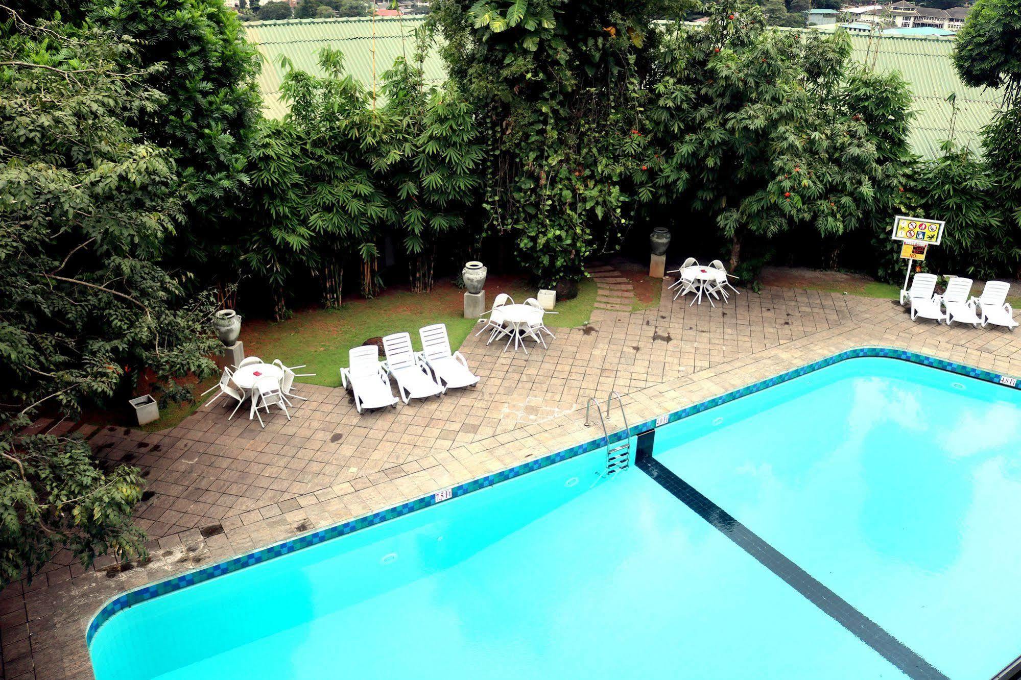 Hotel Hilltop แคนดี้ ภายนอก รูปภาพ