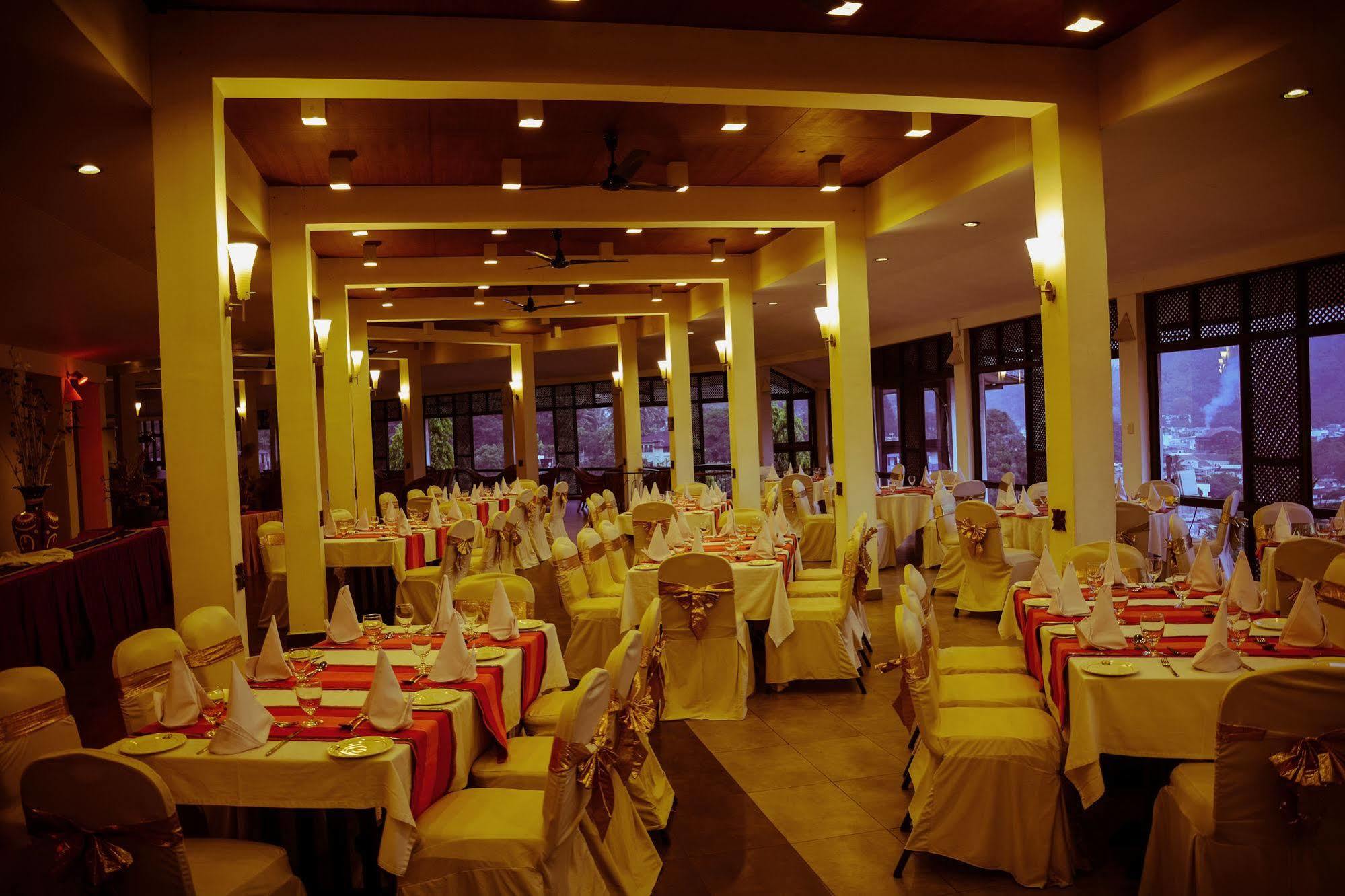 Hotel Hilltop แคนดี้ ภายนอก รูปภาพ